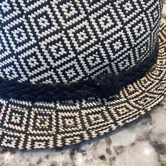 Black and White Fedora Hat - Picture 2 of 5